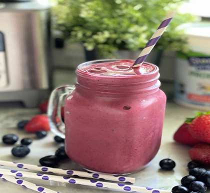 Berry and yoghurt smoothie